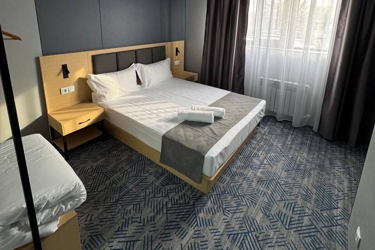 Habitació doble Comfort, vistes a la ciutat | Escriptori, espai de treball apte per a portàtils i wifi gratuïta