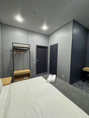 Habitació doble Comfort, vistes a la ciutat | Escriptori, espai de treball apte per a portàtils i wifi gratuïta