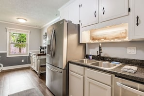 Coffee/tea maker, fridge, microwave, oven - Fenced Pool House w/ Game Room,  Beach 20m (Pensacola)