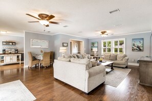 TV - Family, Couples, whole Pool House, 3/2, fenced (Pensacola)