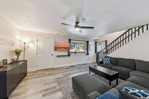 Tahoe Vibe Haus: Hot Tub, BBQ, Pets, Games, Lake, Hike, Ski