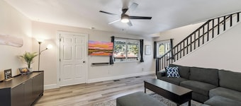 Tahoe Vibe Haus: Hot Tub, BBQ, Pets, Games, Lake, Hike, Ski