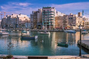 A waterfront area with buildings, boats, and a calm water body. - Comfortable 3BR home in the centre of Sliema (Sliema)