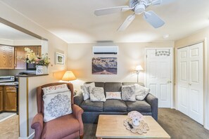 Townhome, 4 Bedrooms | Living area - Twister 68a-i 4 Bedroom Townhouse (North Creek)