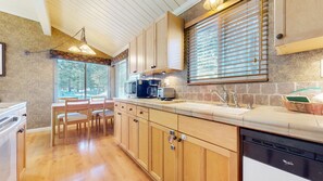 公寓客房, 2 間臥室 | 私人廚房 | 雪櫃、焗爐、咖啡機/沖茶器、多士爐