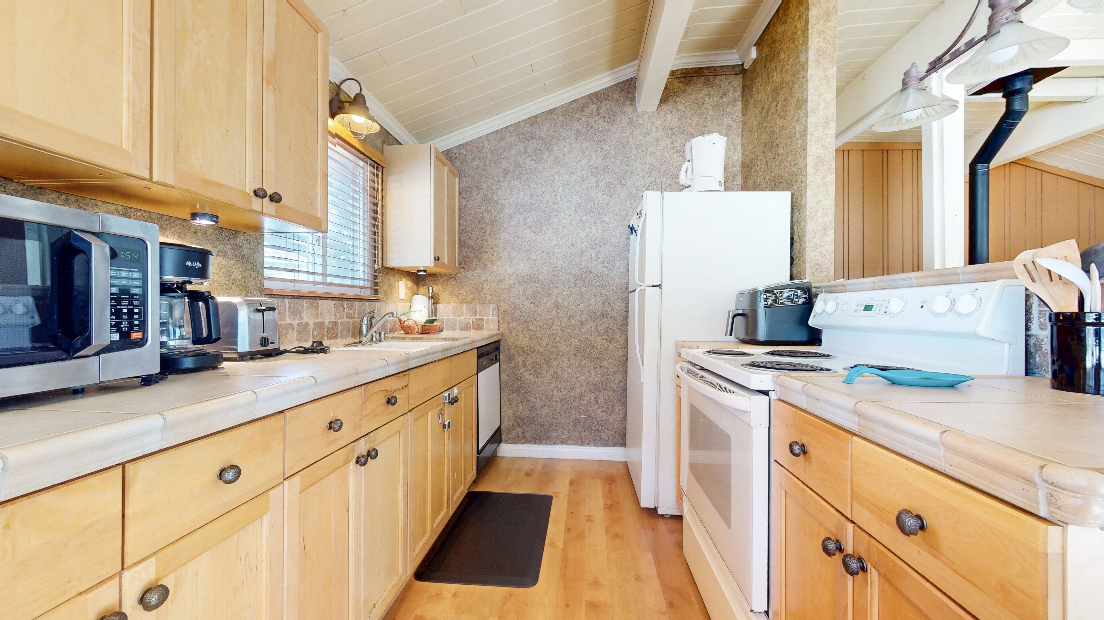 Apartamento, 2 habitaciones | Cocina privada | Frigorífico, horno, cafetera o tetera y tostadora