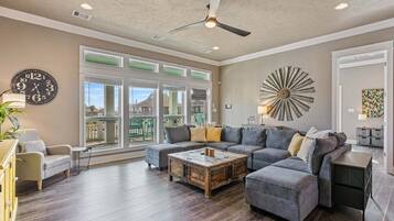 House, 3 Bedrooms | Living area | Smart TV, streaming services