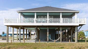 House, 3 Bedrooms | Exterior