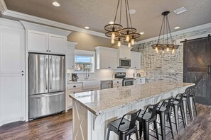 House, 3 Bedrooms | Private kitchen | Fridge, coffee/tea maker, toaster - Bowers Oasis 3 Bedroom Home (Port Bolivar)