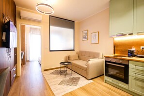TV - Grandstay Urban Nine (Durrës)