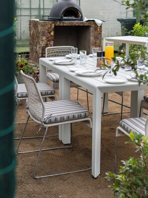 Tempat makan outdoor