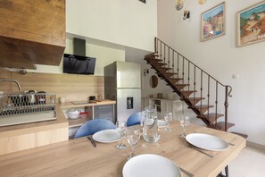 Dining - Le Duplex des Ocres - 2 bedrooms - Air conditioning - Wifi In the heart of Provence (Apt)