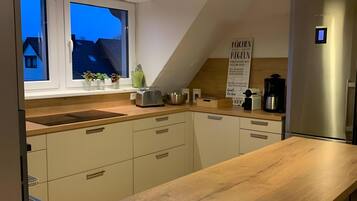 Fridge, oven, stovetop, dishwasher