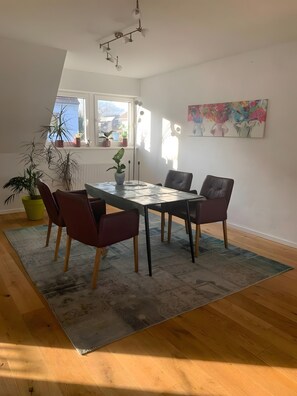 Dining - Apartment near Clemens Hospital with Balcony and Wi-Fi (Münster)