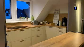 Geladeira, fogão, cooktop, lava-louças