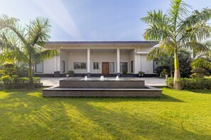Exterior - Elivaas Levante Farms 5 BHK Villa (New Delhi)