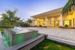Outdoor pool - Elivaas Levante Farms 5 BHK Villa (New Delhi)