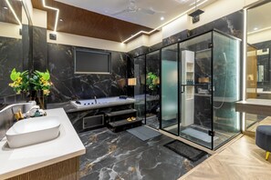 Deluxe Villa | Bathroom