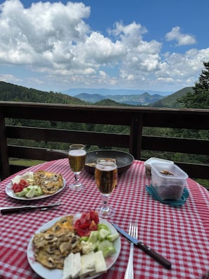 House, 2 Bedrooms, Mountain View | Dining room - The Emperor of the Forest (Užice)