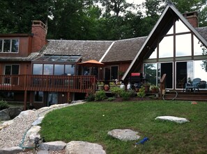 Exterior - Classic Winnipesaukee Lakehouse Sleeps 14 Beach Dock Swim Raft And More (Moultonborough)