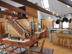Dining - Classic Winnipesaukee Lakehouse Sleeps 14 Beach Dock Swim Raft And More (Moultonborough)