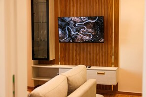 TV - Grandstay Apartments 011 (Durrës)