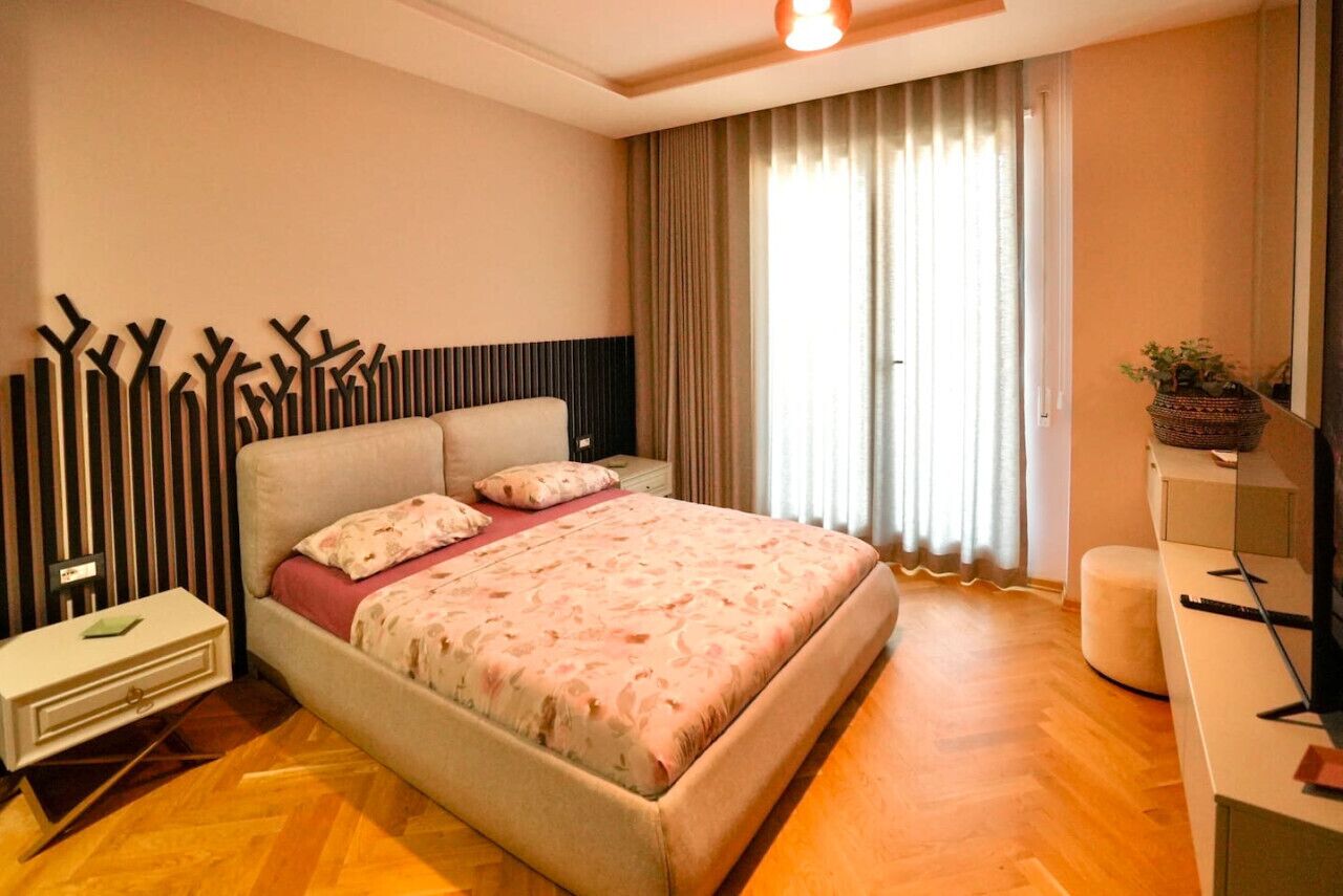 Desk, iron/ironing board, travel cot, WiFi