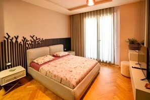 Desk, iron/ironing board, travel cot, WiFi - Grandstay Apartments 009 (Durrës)