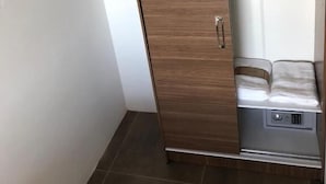 Uklassifisert bilde, 3 av 18, knapp