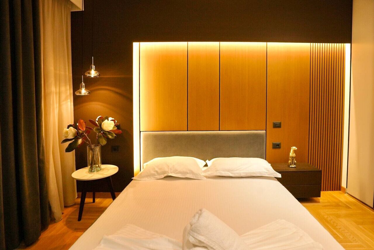 Desk, iron/ironing board, travel cot, WiFi