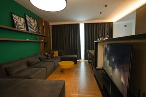 TV - Grandstay Apartments 010 (Durrës)