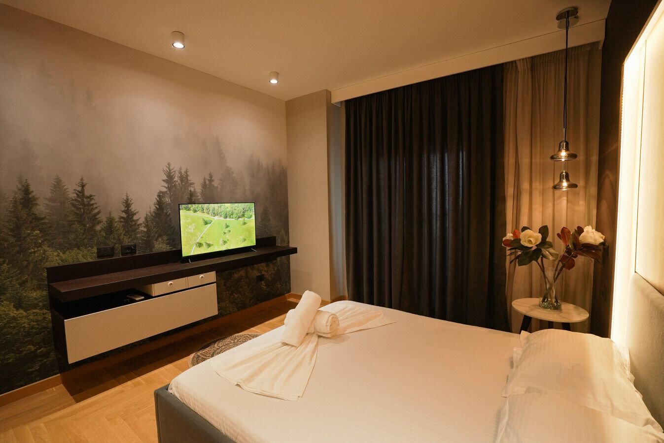 Desk, iron/ironing board, travel cot, WiFi