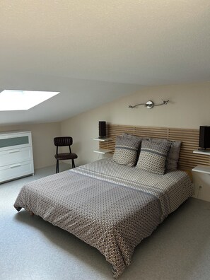 Bügeleisen/Bügelbrett, Internetzugang, Bettwäsche