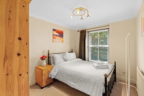 Iron/ironing board, WiFi - 2bed 2bath close to Tower Bridge (London)
