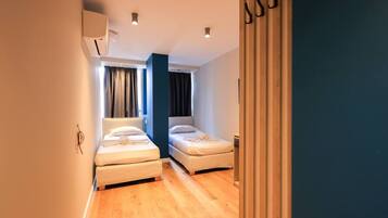 Una scrivania, insonorizzazione, ferro/asse da stiro, Wi-Fi