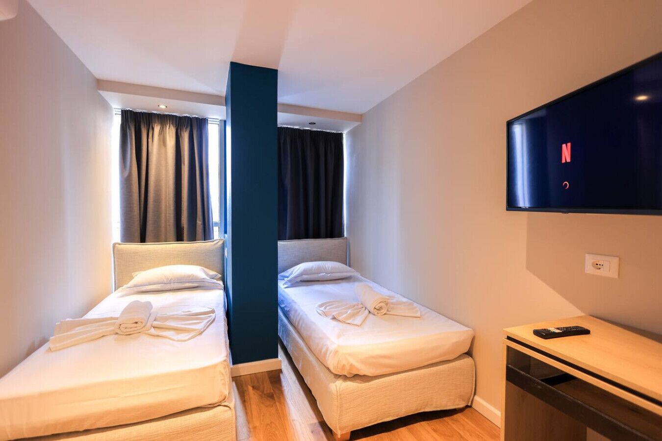 Una scrivania, insonorizzazione, ferro/asse da stiro, Wi-Fi