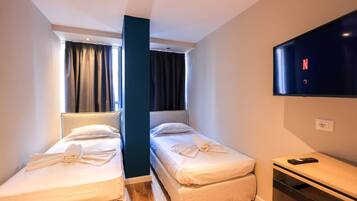 Una scrivania, insonorizzazione, ferro/asse da stiro, Wi-Fi