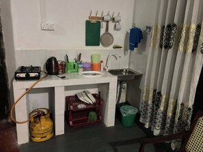 Double Room, Garden View | Private kitchen