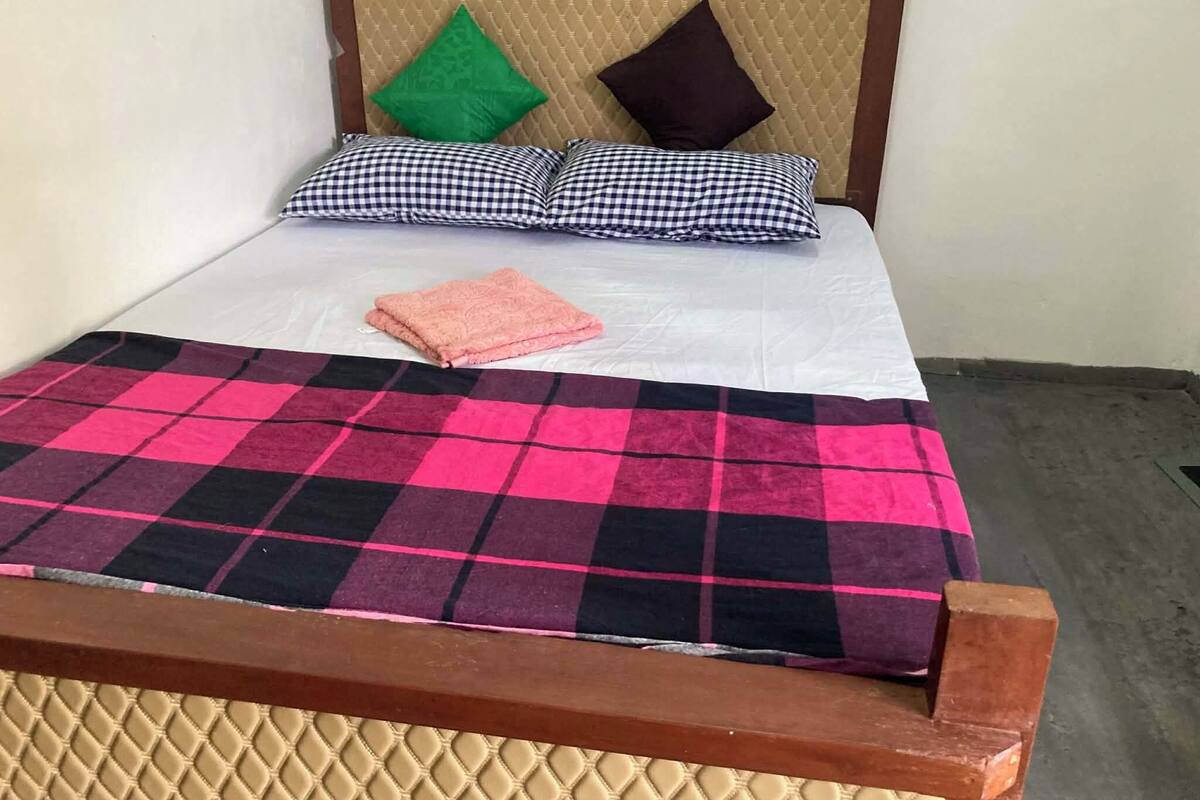 Double Room, Garden View | Laptop workspace, free WiFi