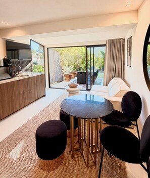 Living area - 2 new bedrooms in Sainte-Maxime with luxury sea garden (Sainte-Maxime)