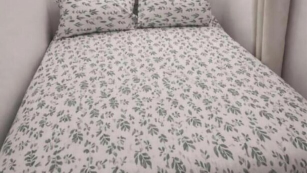 A small, single-bed room with a floral-patterned bedspread, two wall-mounted lights, and a curtain on the right side. - Exclusive One-bedroom house with kitchen,and terrace in Kasbah of Tanger (Tanger)