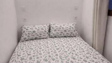 1 bedroom, WiFi (free), bed sheets