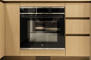 Microwave - Sophisticated Stay w/ Private Pool in JVC (Dubai)