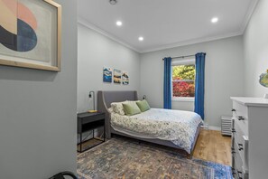3 bedrooms, iron/ironing board, free WiFi, bed sheets - Downtown St. John’s Charming 3BR Retreat (St. John's)