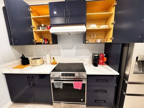 Fridge, microwave, oven, stovetop - Private & Legal Basement Suite | Separate Entrance | Self Check-In (Calgary)