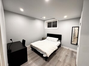 1 bedroom, desk, free WiFi, bed sheets - Private & Legal Basement Suite | Separate Entrance | Self Check-In (Calgary)