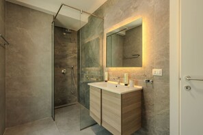 Bathroom - SanPietro (deluxe+) villa (Plazhi San Pietro)