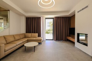 TV, fireplace - SanPietro (deluxe+) villa (Plazhi San Pietro)