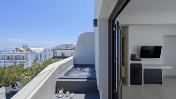 Deluxe Double or Twin Room with Hot Tub | Roupas de cama premium, cofres nos quartos, individualmente decorados
