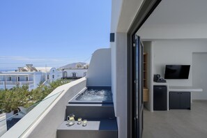Deluxe Double or Twin Room with Hot Tub | 高級寢具、客房內保險箱、獨特裝潢、布置獨特